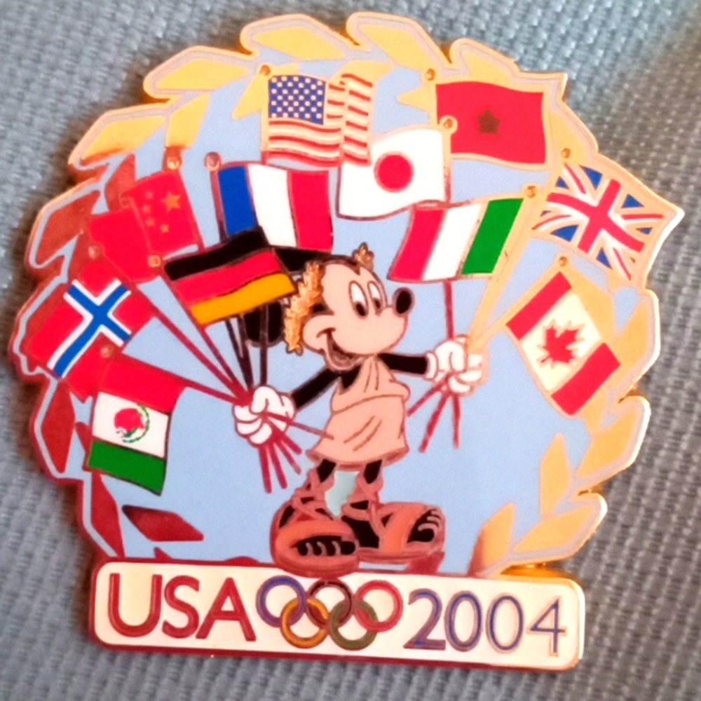 DISNEY USA 2004 MICKEY WITH THE WORLD FLAGS - Picture 1 of 5